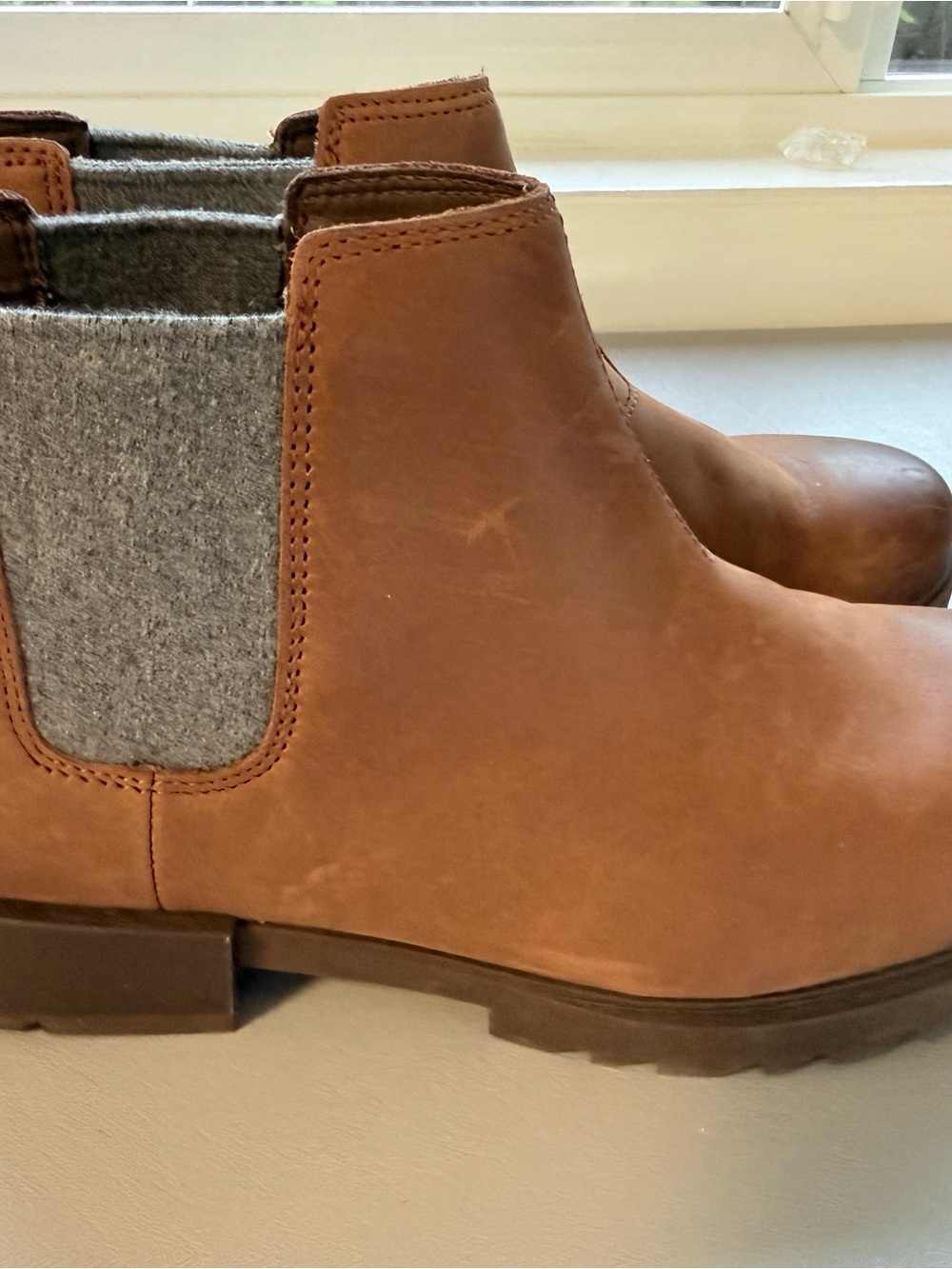 Sorel Emillie 2 Rustic Leather Chelsea Boots with Heathered Gray Panels